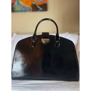 Louis Vuitton Patent Epi Pont-Neuf GM